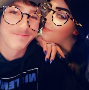 Meet your Posher, Dakota